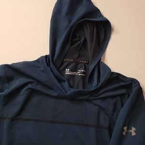 Under Armour Blue Performance Hoodie with Moisture-Wicking Fabric